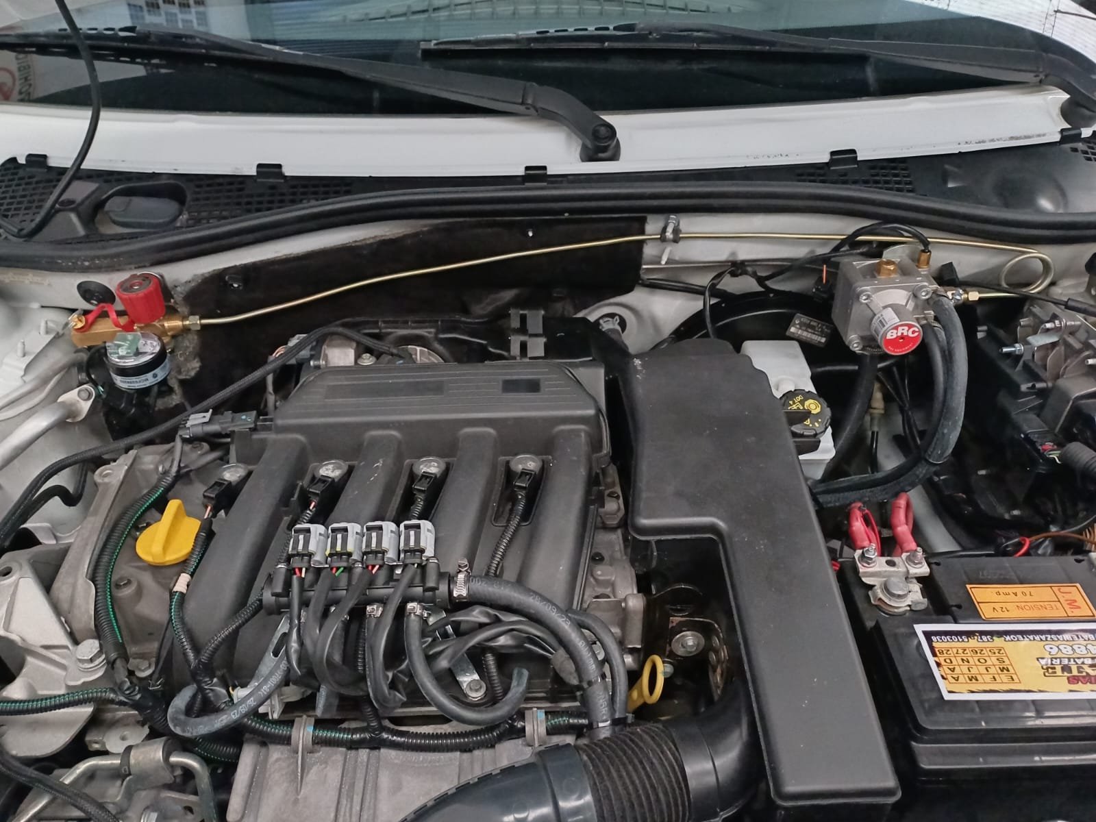 Equipo GNC BRC instalado en motor — Bater GNC Blanco Salta
